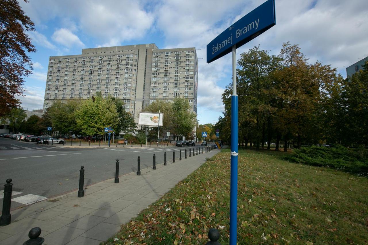 Butas Przechodnia 2 Yellow: Free Parking, Work-friendly, Smart Tv *