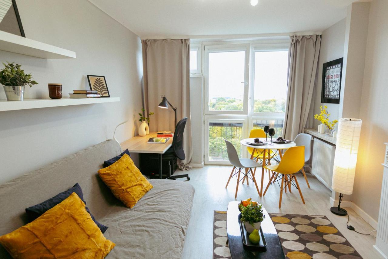 Przechodnia 2 Yellow: Free Parking, Work-friendly, Smart Tv Butas *