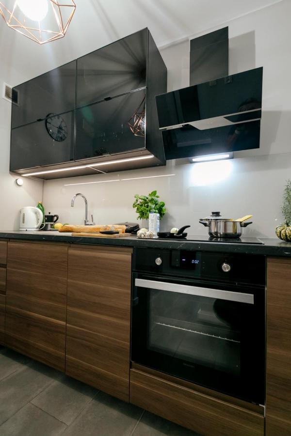 Przechodnia 2 Yellow: Free Parking, Work-friendly, Smart Tv Butas Warsaw