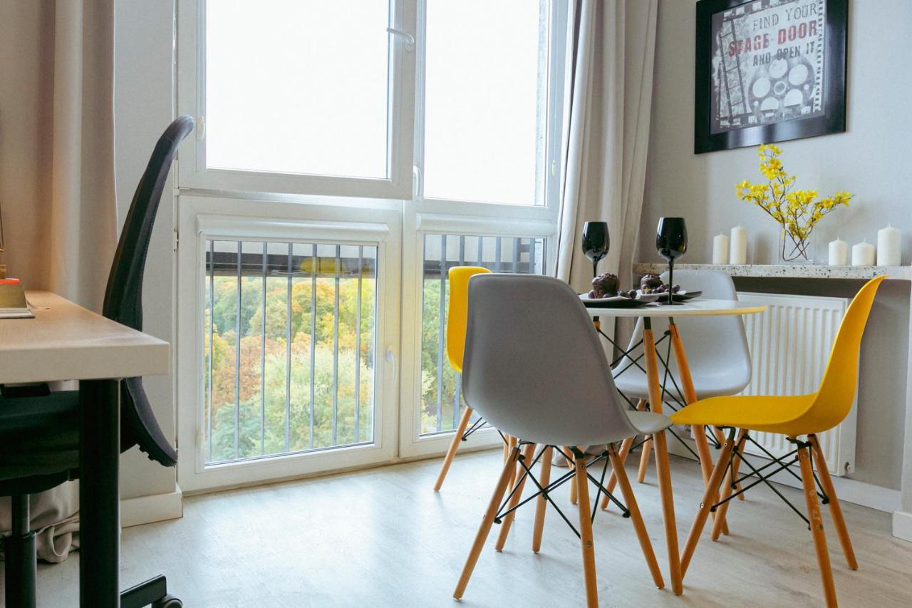 Butas Przechodnia 2 Yellow: Free Parking, Work-friendly, Smart Tv *