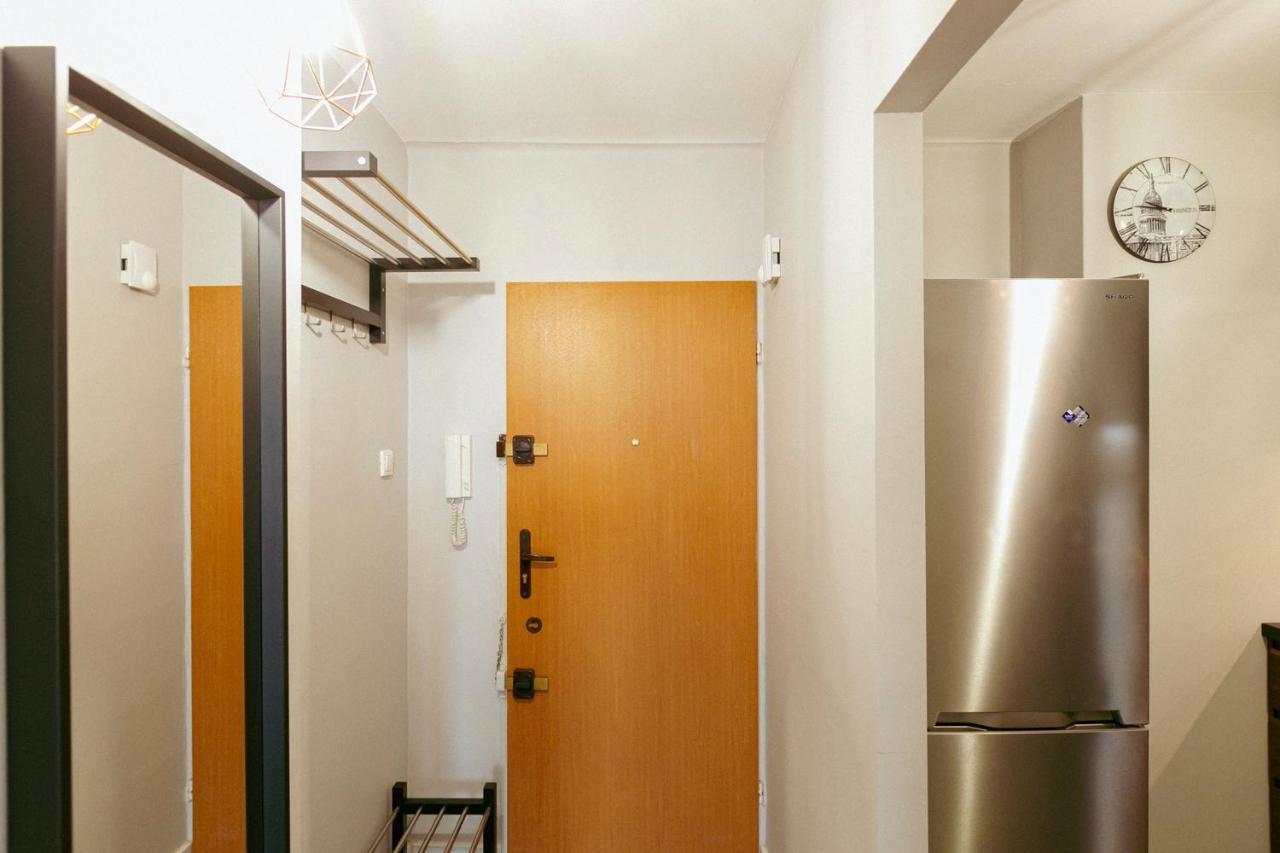 Butas Przechodnia 2 Yellow: Free Parking, Work-friendly, Smart Tv Warsaw