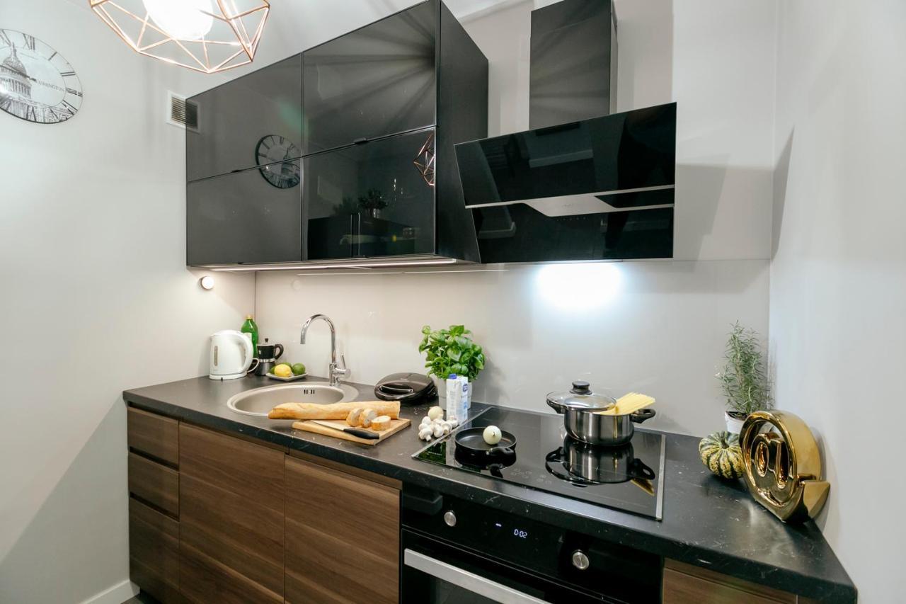 Butas Przechodnia 2 Yellow: Free Parking, Work-friendly, Smart Tv Warsaw