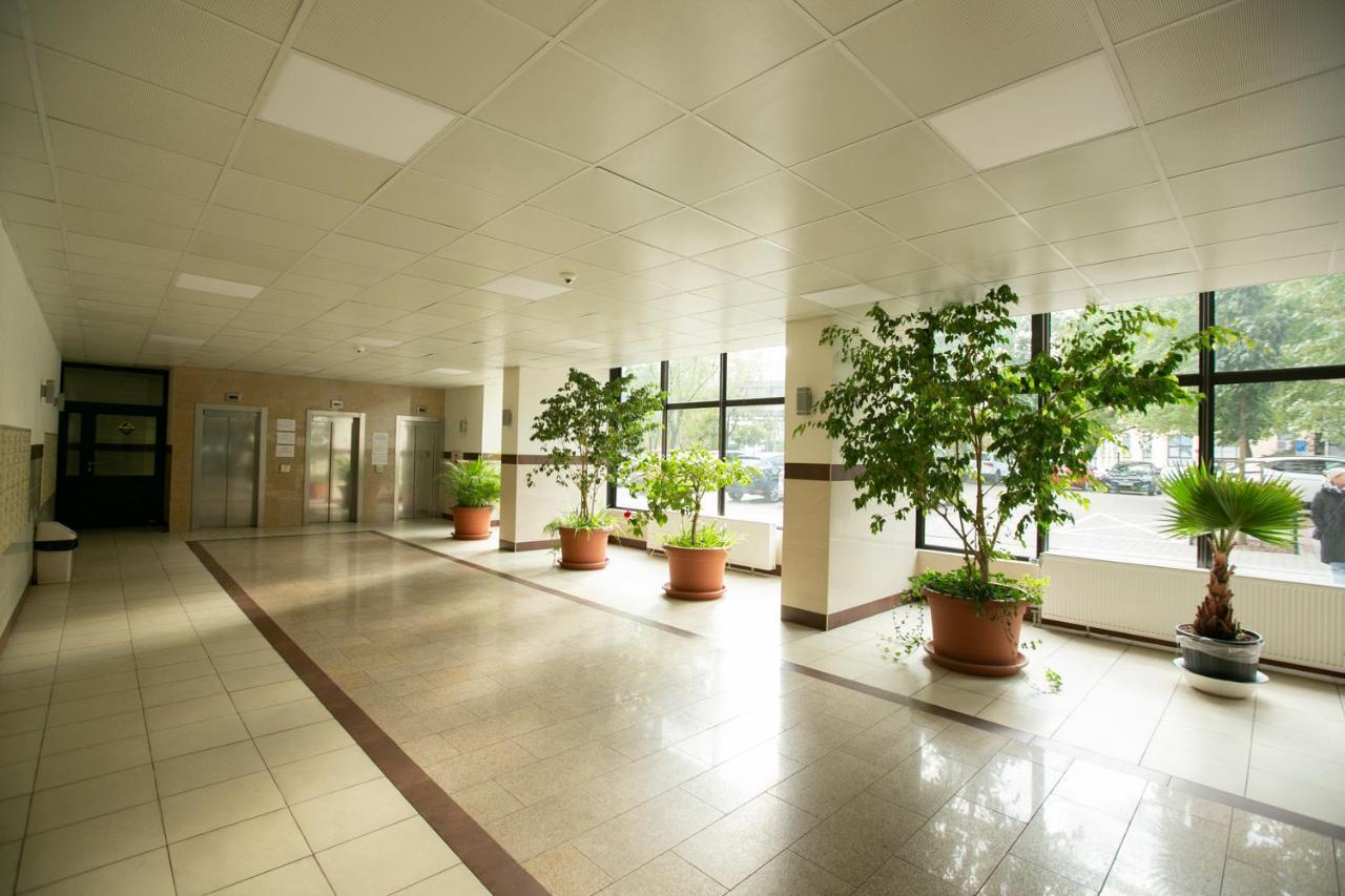 Butas Przechodnia 2 Yellow: Free Parking, Work-friendly, Smart Tv