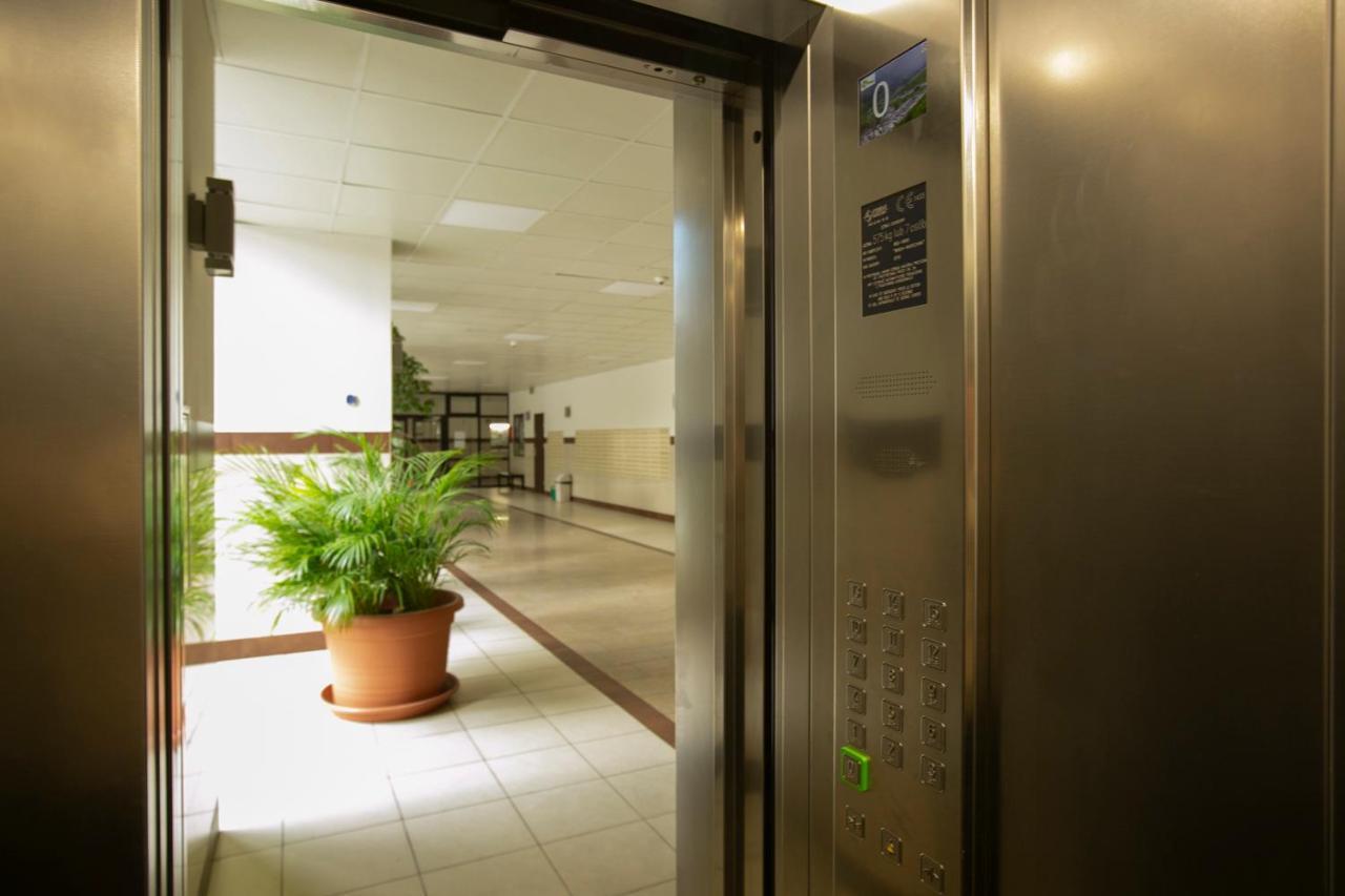 Przechodnia 2 Yellow: Free Parking, Work-friendly, Smart Tv Warsaw