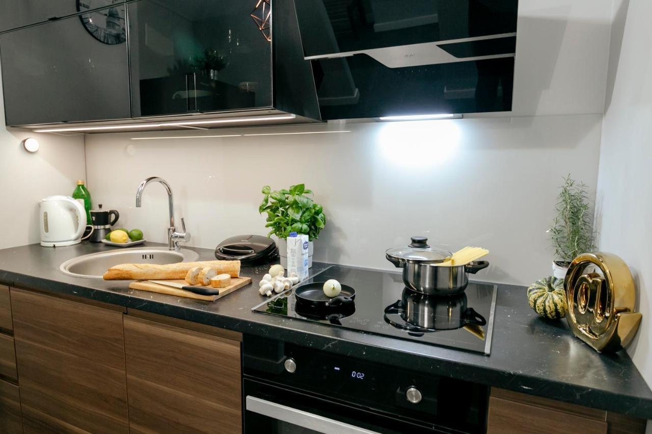 Przechodnia 2 Yellow: Free Parking, Work-friendly, Smart Tv Butas Warsaw