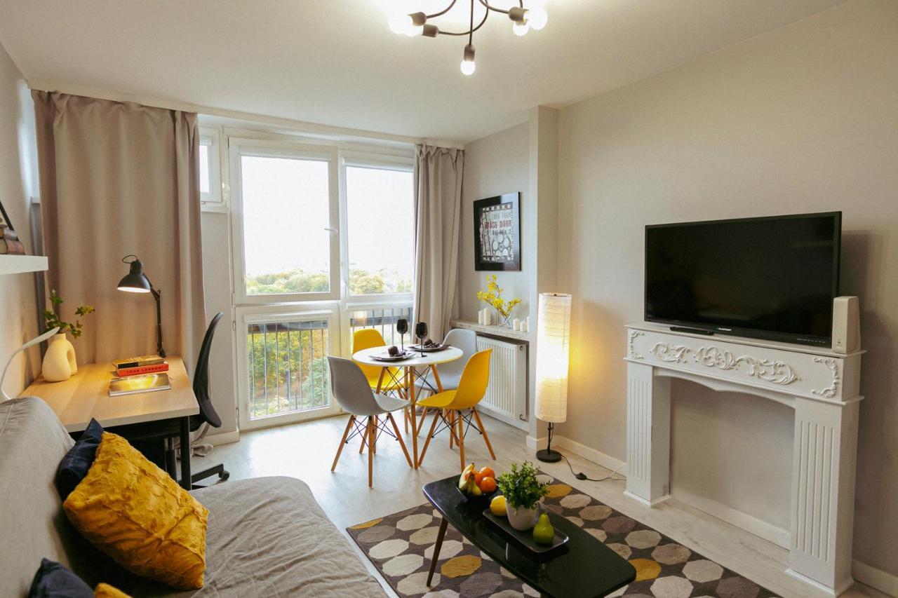Przechodnia 2 Yellow: Free Parking, Work-friendly, Smart Tv * Warsaw