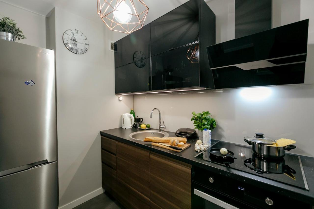 Butas Przechodnia 2 Yellow: Free Parking, Work-friendly, Smart Tv