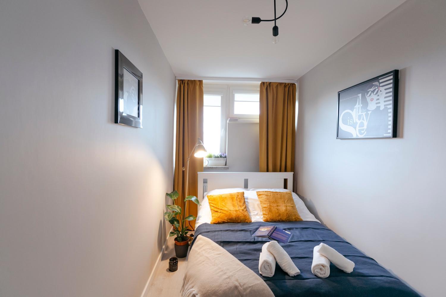 Butas Przechodnia 2 Yellow: Free Parking, Work-friendly, Smart Tv