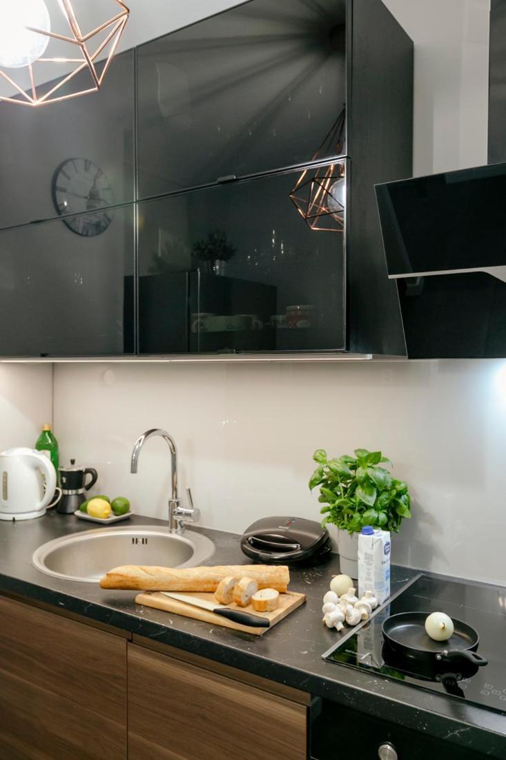 Przechodnia 2 Yellow: Free Parking, Work-friendly, Smart Tv Butas Warsaw
