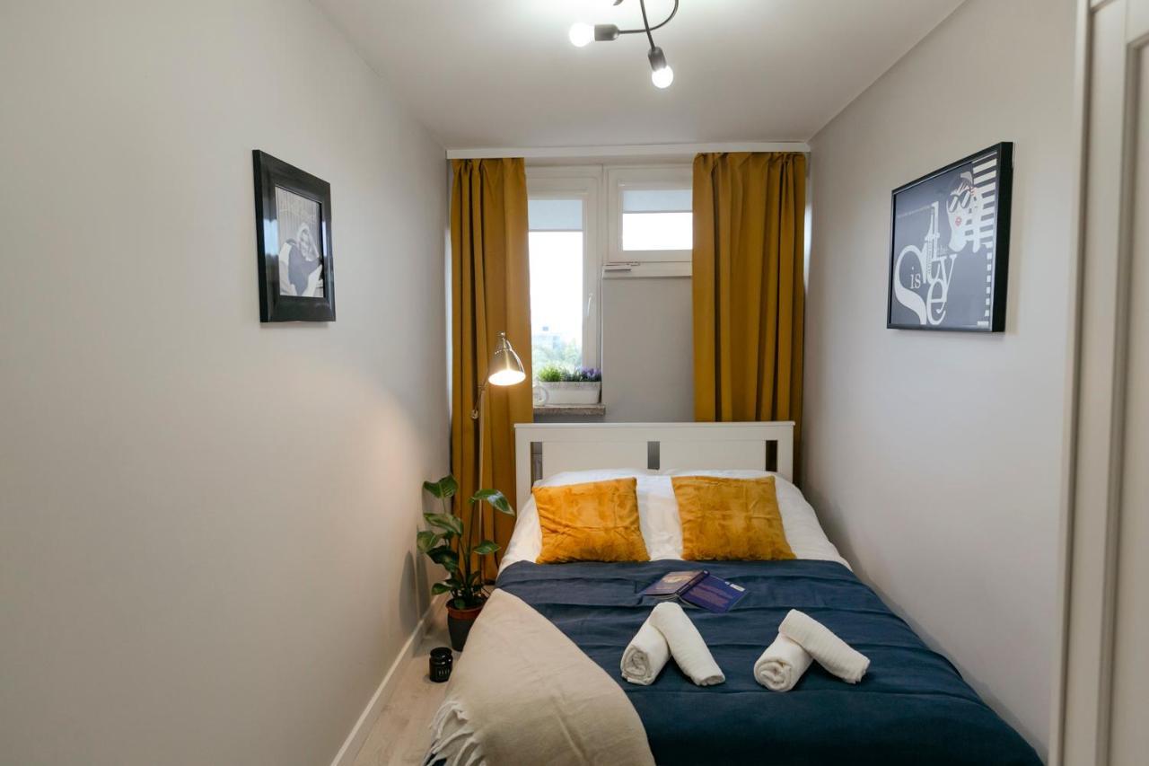 Przechodnia 2 Yellow: Free Parking, Work-friendly, Smart Tv Apartment Warsaw