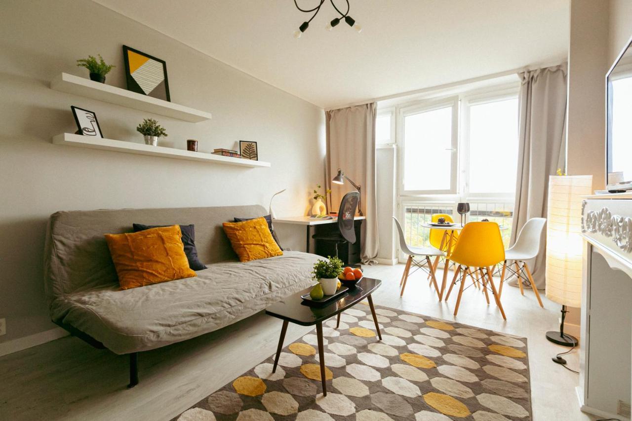 Apartment Przechodnia 2 Yellow: Free Parking, Work-friendly, Smart Tv