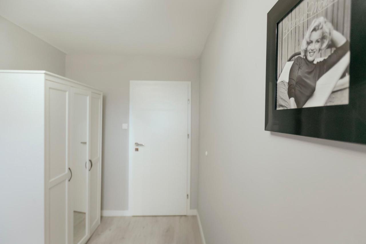 Przechodnia 2 Yellow: Free Parking, Work-friendly, Smart Tv Warsaw