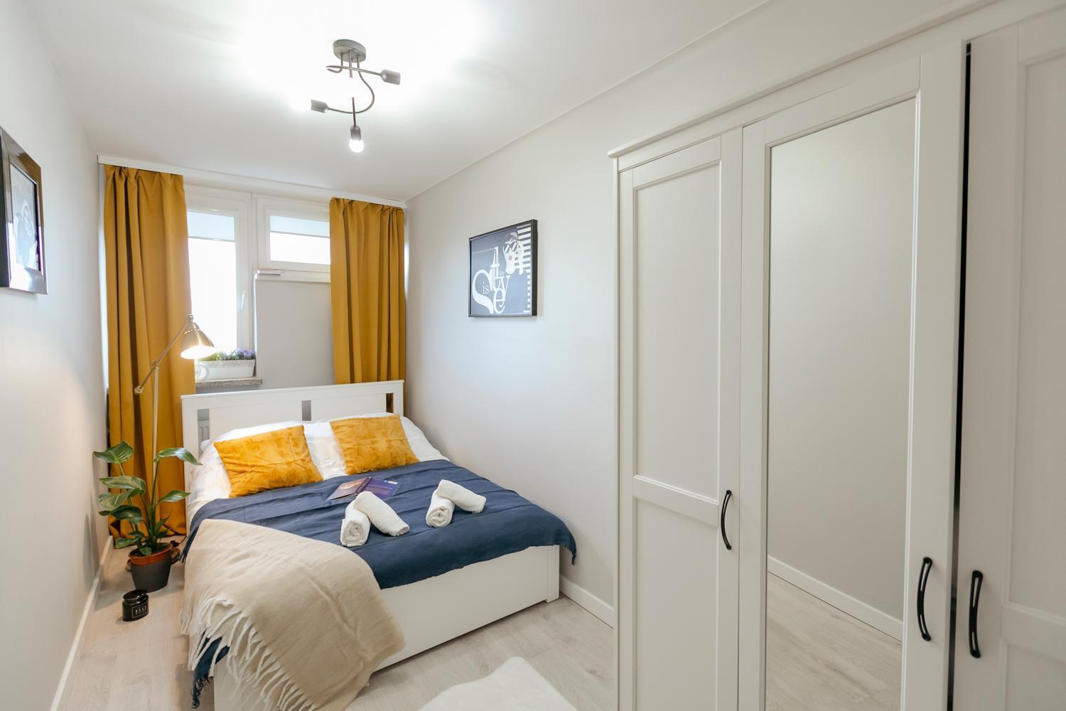 Przechodnia 2 Yellow: Free Parking, Work-friendly, Smart Tv * Warsaw